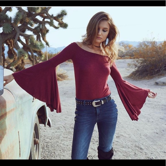 Sexy ❤️Elan❤️Red Off the shoulder w/bell sleeves - Picture 2 of 3